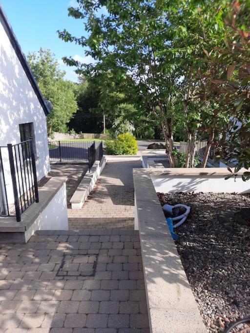 Cottage, Moneyvart *